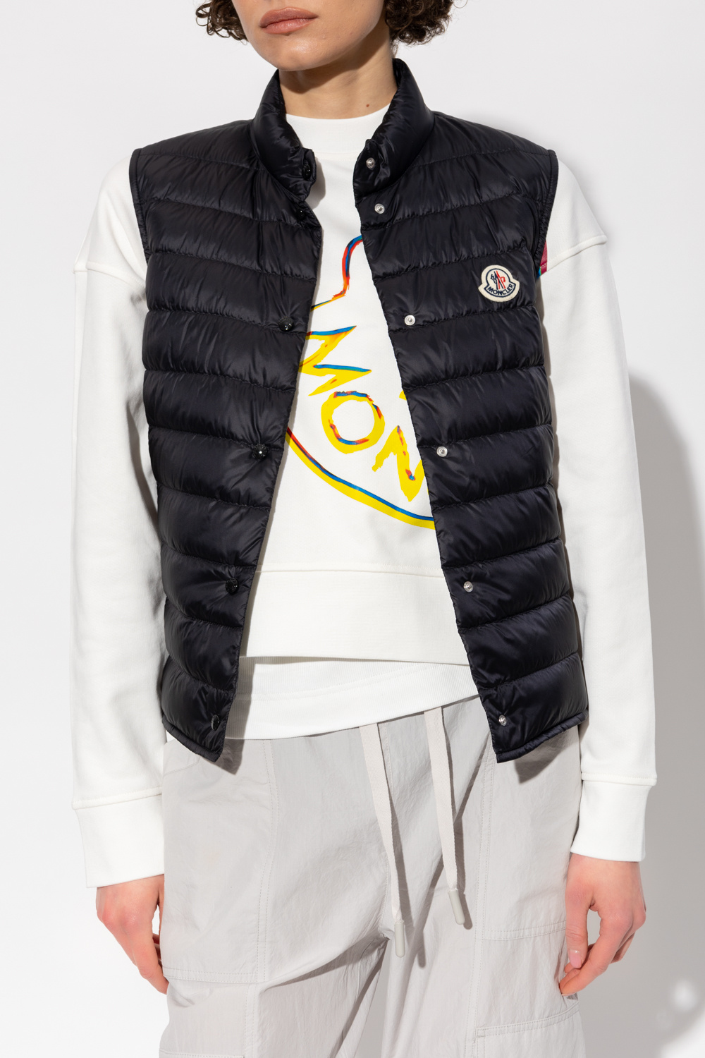 MONCLER｜VESTS (1A10200 53048 200) Black Vest with logo Moncler - SchaferandweinerShops Spain